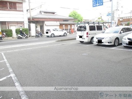 ノイシュロス久万ノ台[2DK/41.85m2]の駐車場1