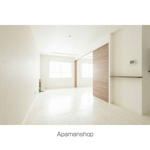 ELLE CUBE学園前の内装写真