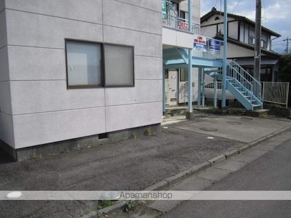 ハイツ島村[1K/26.4m2]の駐車場1