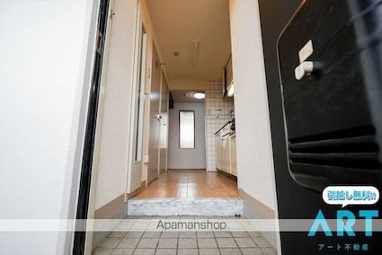 ボンジョワール五番館[1K/30m2]の玄関