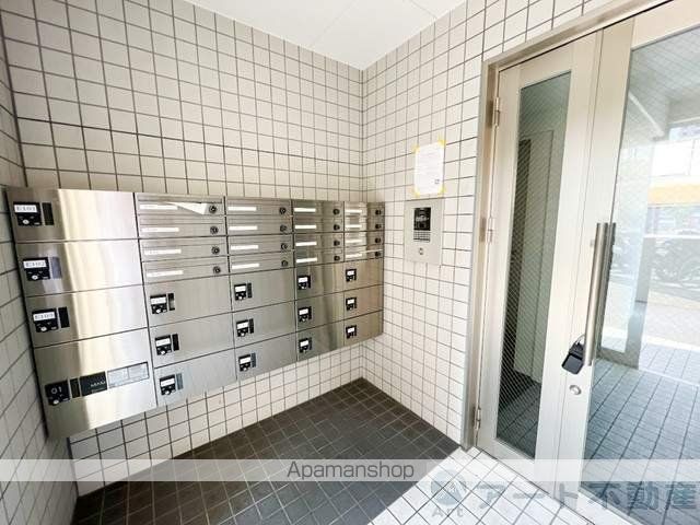 アルト萱町 東棟の玄関写真