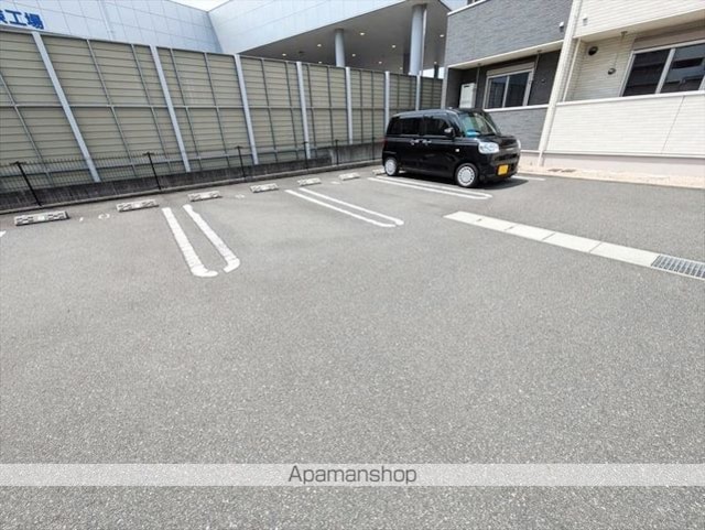 ロード　ナカシマ[1LDK/40.09m2]の駐車場1