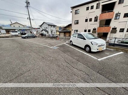 レオパレスべんとら[1K/20.28m2]の駐車場1