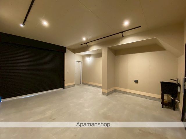 RプラスGARAGE KANDAの内装写真
