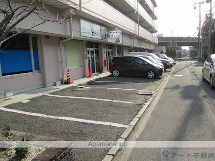 メゾン和泉[3DK/57.75m2]の駐車場2