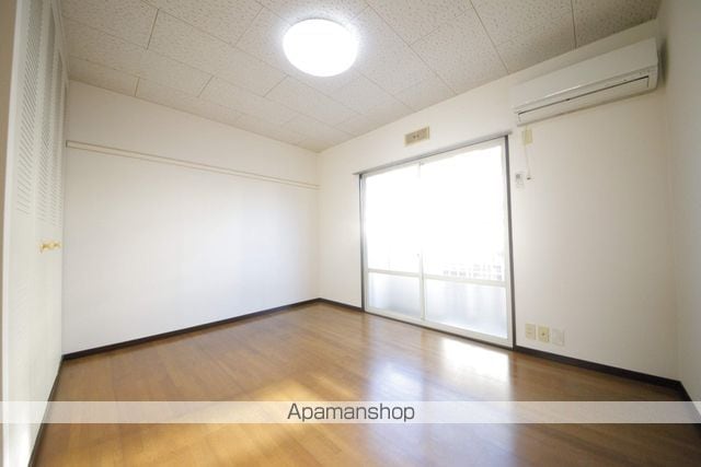 クリスタルの内装写真