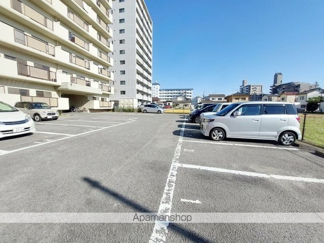 マンション南小坂[2LDK/59.44m2]の駐車場