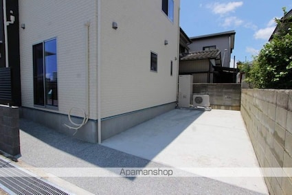 エスグラント三園町[2LDK/68.3m2]の駐車場