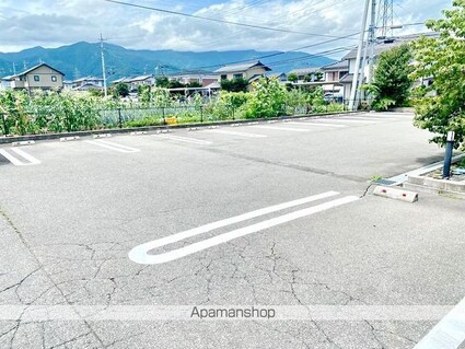 カルムプレインｙａｍａｄａＤ棟[1LDK/45.72m2]の駐車場