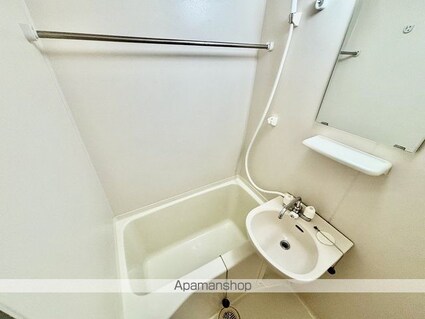 レオパレスコートフェリーク[1K/23.18m2]のバス1