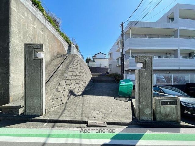 プレシール青葉台の玄関写真