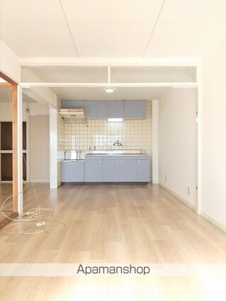 和歌山県和歌山市築港５丁目[2LDK/57.06m2]のリビング・居間