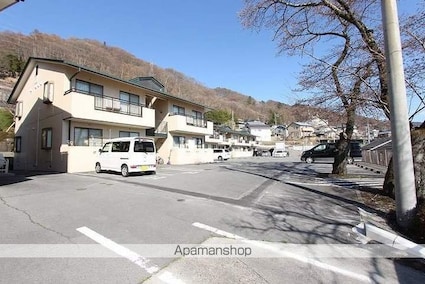 サンリツ・プレース浜沢Ａ棟[2DK/51.99m2]の駐車場1