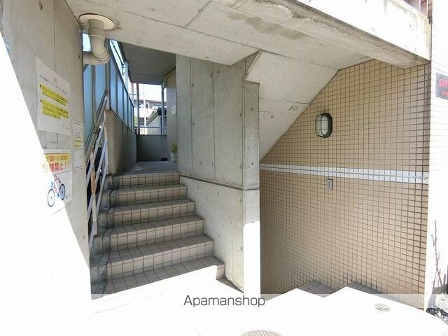 エポリアム本町[1R/17.3m2]のエントランス