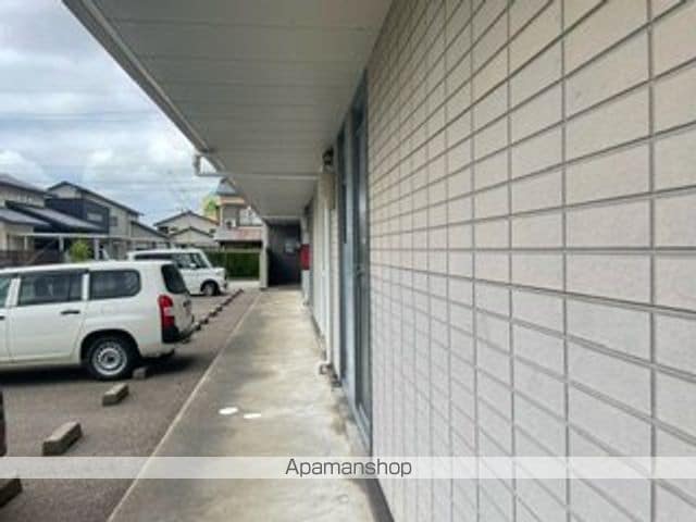 レオパレス華の玄関写真