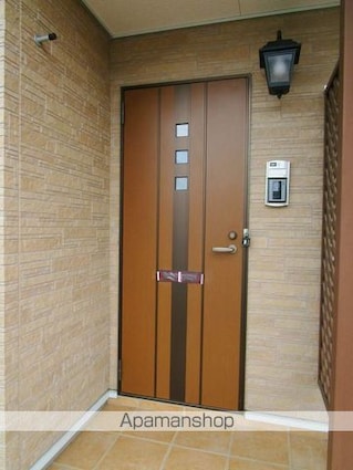 山梨県笛吹市石和町小石和[2LDK/58.21m2]のエントランス