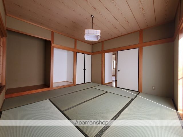 鳳西町三丁戸建ての内装写真