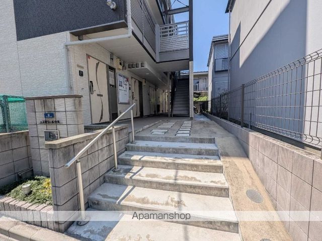 クレイノエスポワール中央の玄関写真