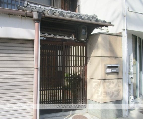紫野上築山町貸家38-1の玄関写真