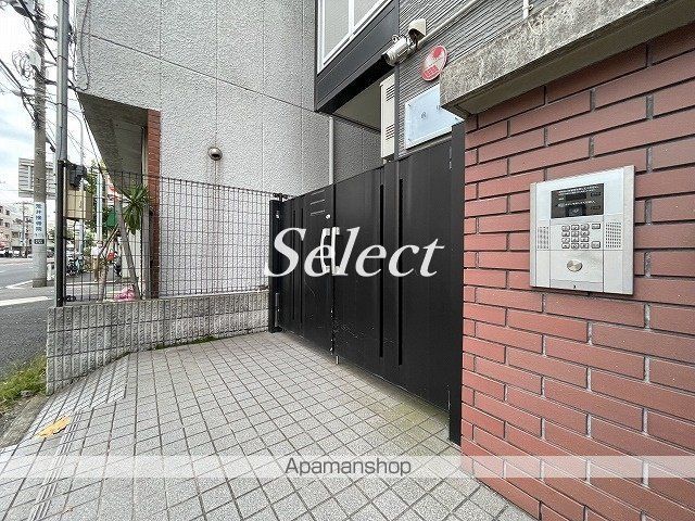 レオパレス前里の玄関写真