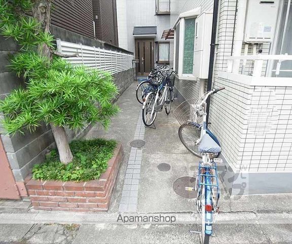 マーキュリー北白川の玄関写真