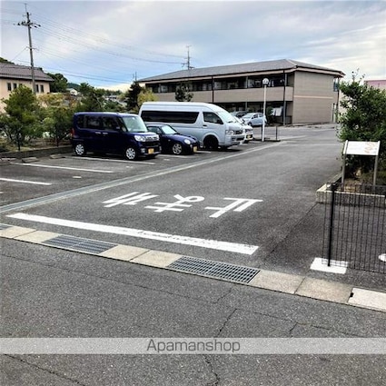 滋賀県湖南市石部東６丁目[1K/28.41m2]の駐車場1