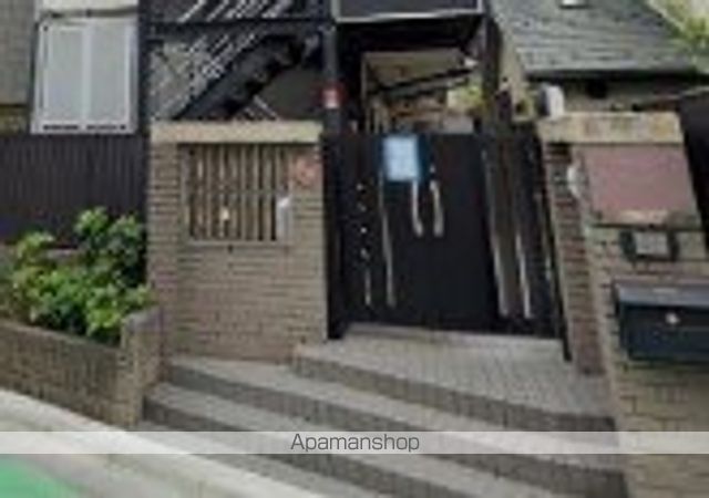 レオパレスイーストヒルズの玄関写真