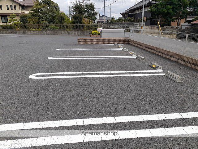 スイート　レイ[1LDK/45.09m2]の駐車場