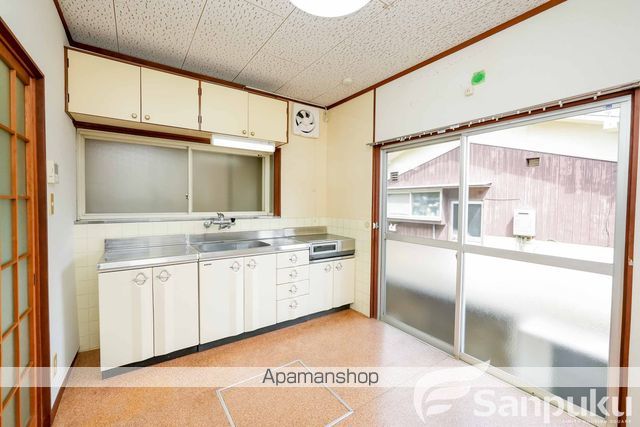 松山市 2階建 築40年の内装写真