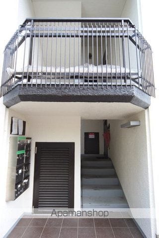 LACASA箕面の玄関写真