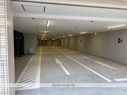 東京都新宿区西新宿５丁目[3LDK/90.58m2]の駐車場