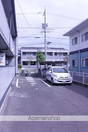 アース[1LDK/39.74m2]の駐車場1