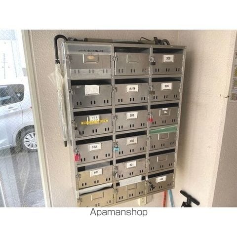 小野ビルの玄関写真