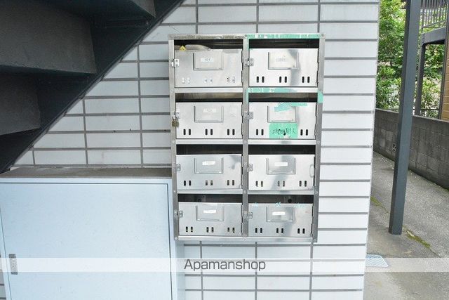 ファミール東勝山の玄関写真