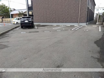 レオネクストアルファ[1K/31.69m2]の駐車場2