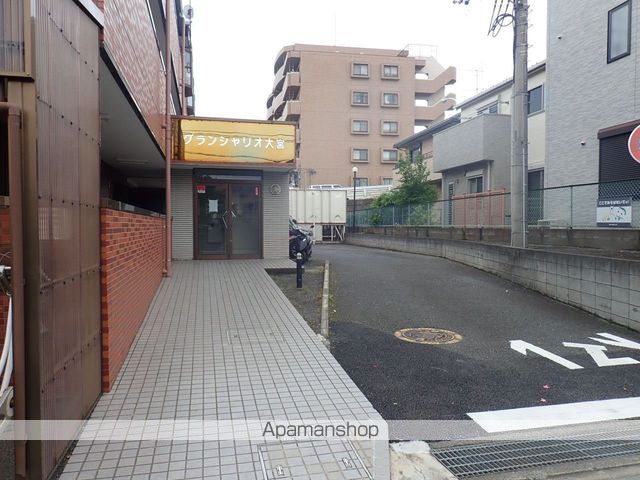 グランシャリオ大宮の玄関写真