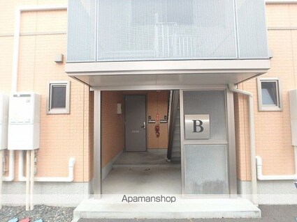 ルミエール沙羅[1LDK/43.75m2]のエントランス