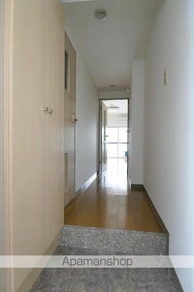 東京都新宿区中落合３丁目[1R/26.07m2]の玄関