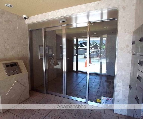 プレサンス京都四条烏丸の玄関写真