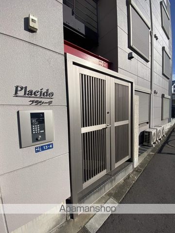 プラシードの玄関写真