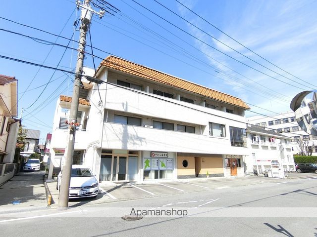 若林マンションの外観写真