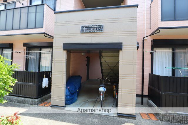 アンシャンテ宮の森 IIIの玄関写真