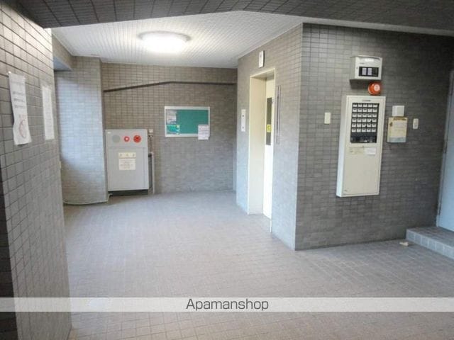 ウエストビレッジの玄関写真