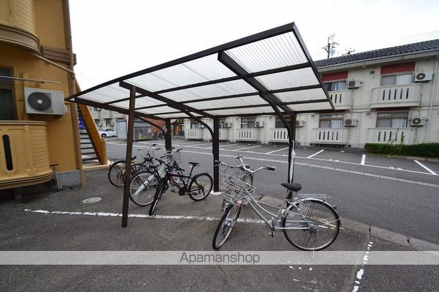 アルビレオD棟の玄関写真