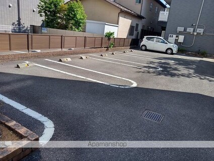 レオパレスローレル相生[1K/20.81m2]の駐車場