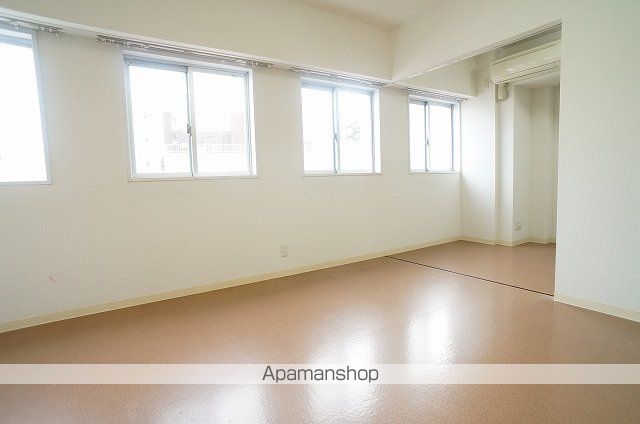 腰越10の内装写真