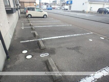 ルナハウス[1K/25.28m2]の駐車場2