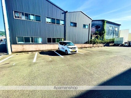 和歌山県和歌山市小雑賀[1DK/33.73m2]の駐車場3