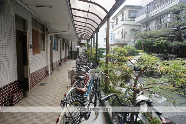 岡野マンションの玄関写真