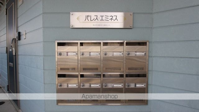 パレスエミネスの玄関写真